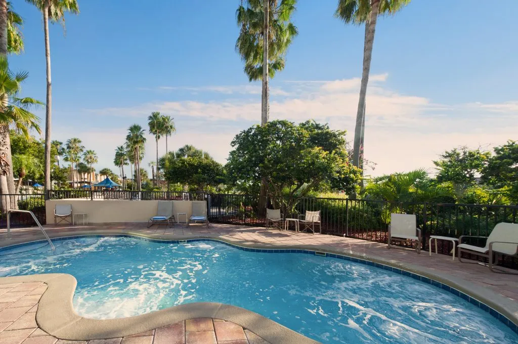DoubleTree Universal Orlando Pool