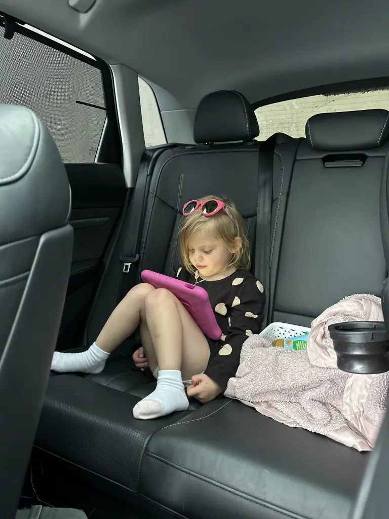 Road trip essentials for kids: a family road trip packing list · The Global  Wizards - Travel Blog